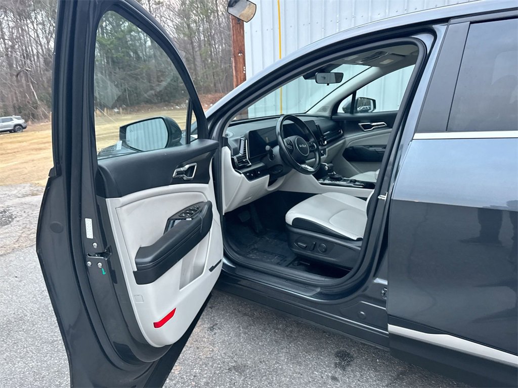 Used 2023 Kia Sportage EX image 13