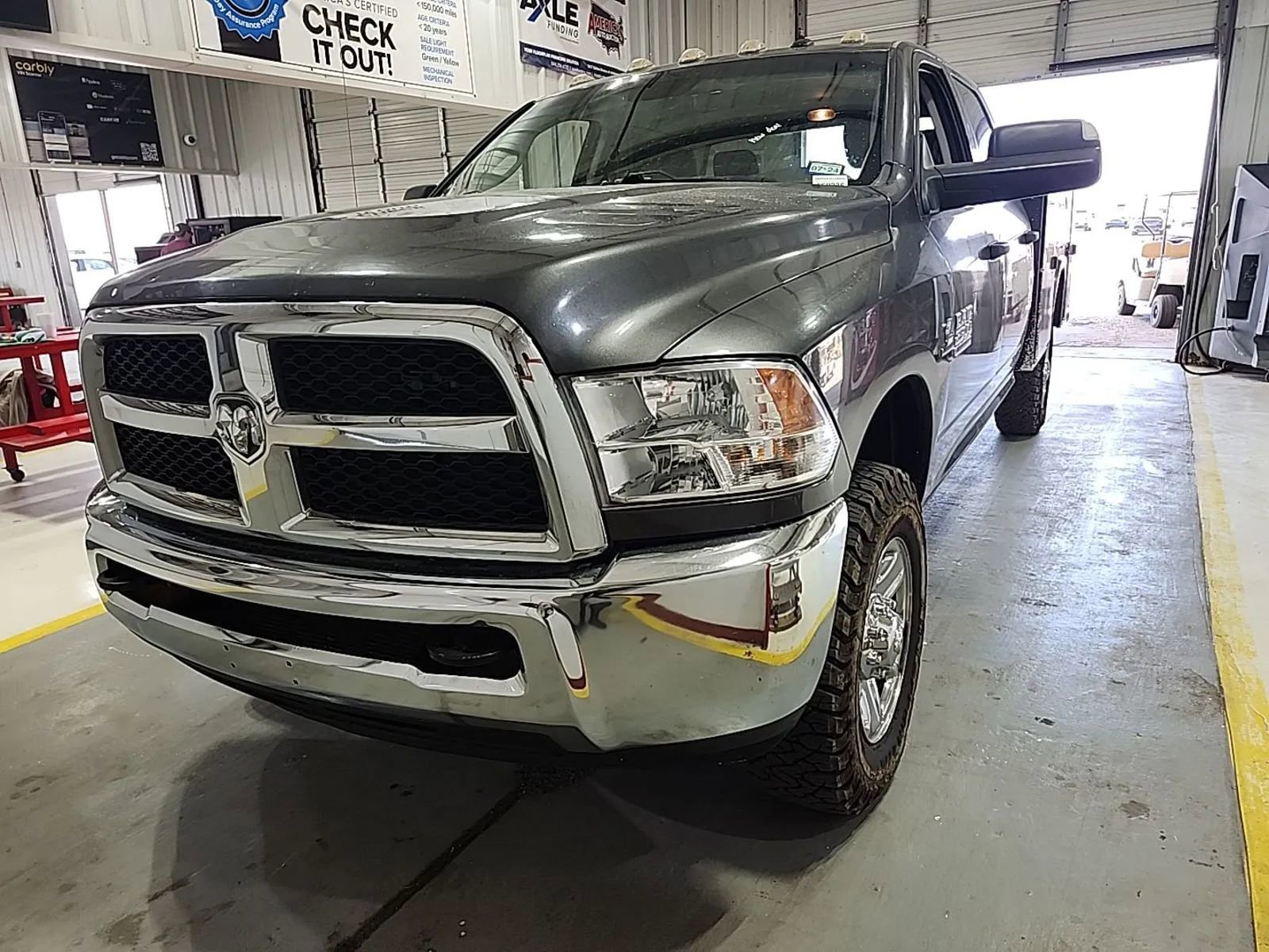Used 2018 RAM 2500 4x4 Crew Cab SLT w/ Chrome Appearance Group image 2