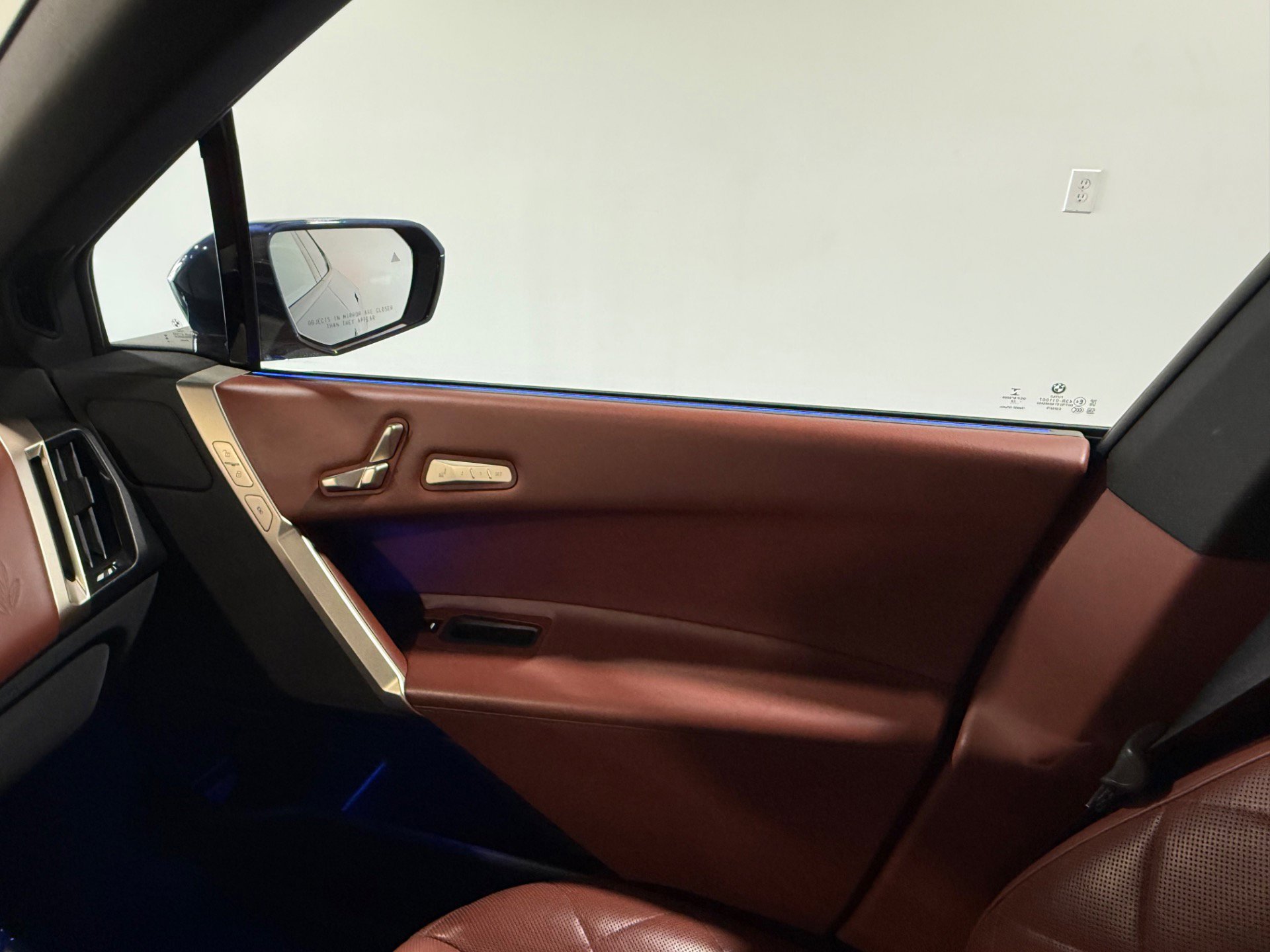 Used 2023 BMW iX xDrive50 w/ Sport Package AWD/4WD image 65