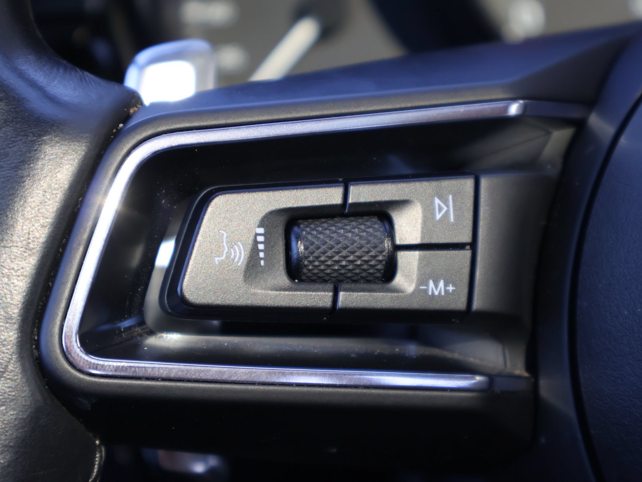 Certified 2023 Porsche Macan AWD/4WD image 17