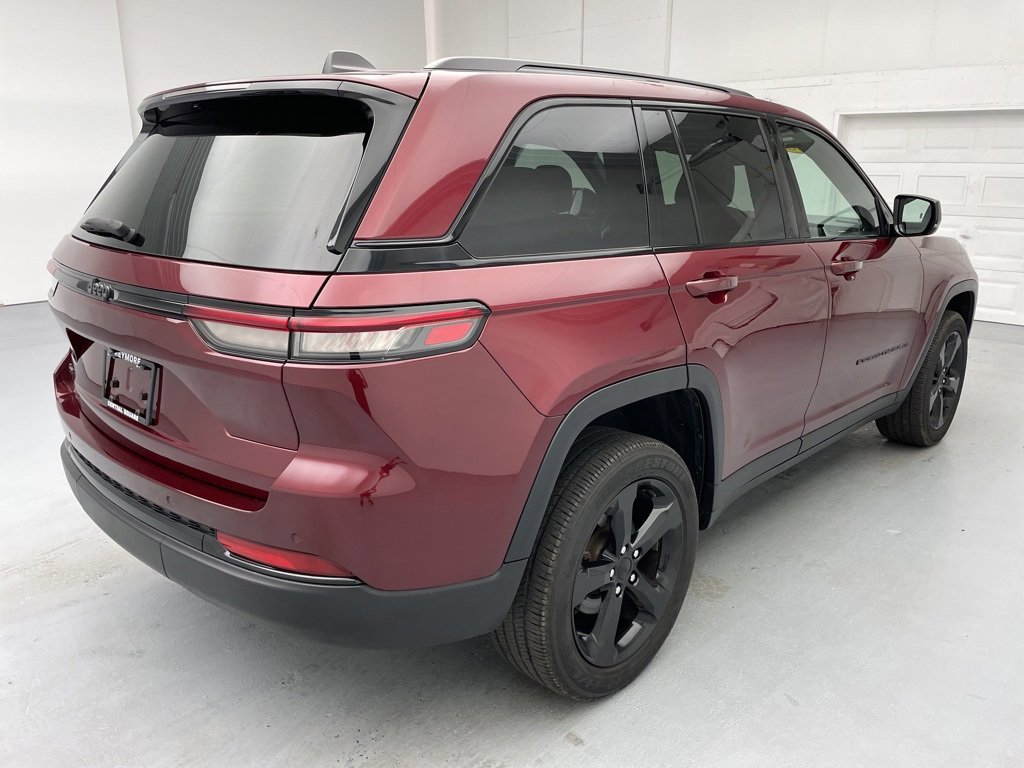 Used 2023 Jeep Grand Cherokee Altitude image 12