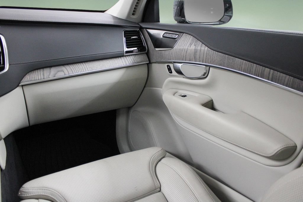 Certified 2023 Volvo XC90 B6 Ultimate w/ Protection Package Premier AWD/4WD image 20