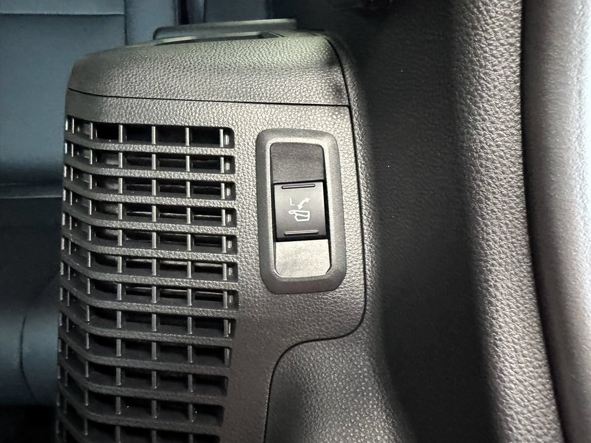 Used 2024 Toyota Sequoia Platinum AWD/4WD image 59