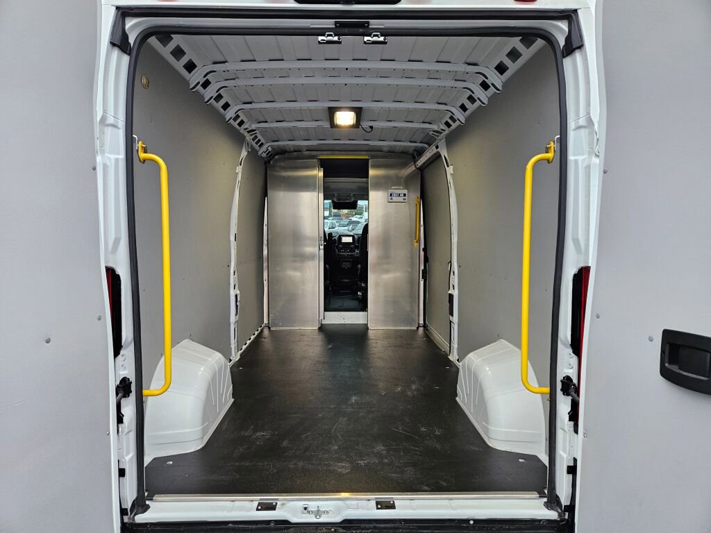 Used 2025 RAM ProMaster 2500 w/ Convenience Group image 11