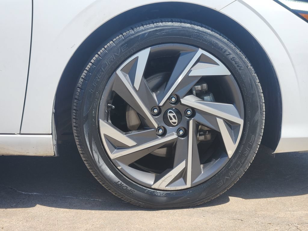 Used 2024 Hyundai Elantra Limited FWD image 8