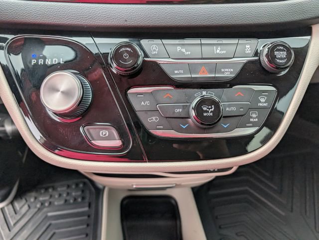 Used 2022 Chrysler Pacifica Touring-L FWD image 21