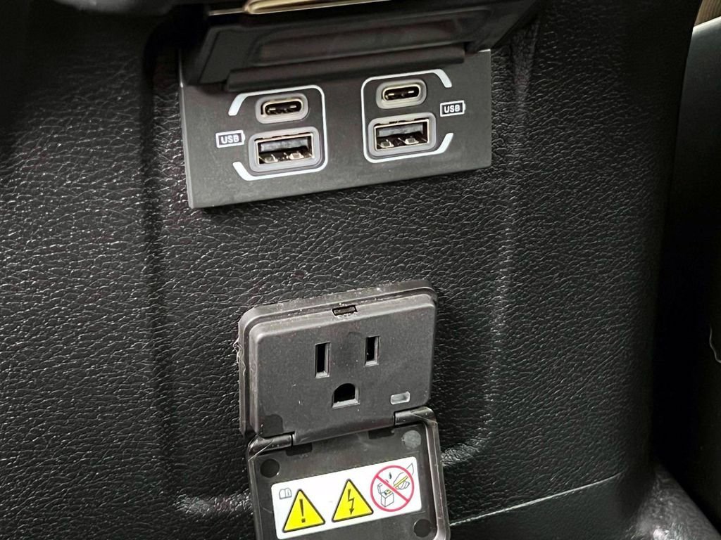 Used 2023 Jeep Wrangler Unlimited Sahara image 14