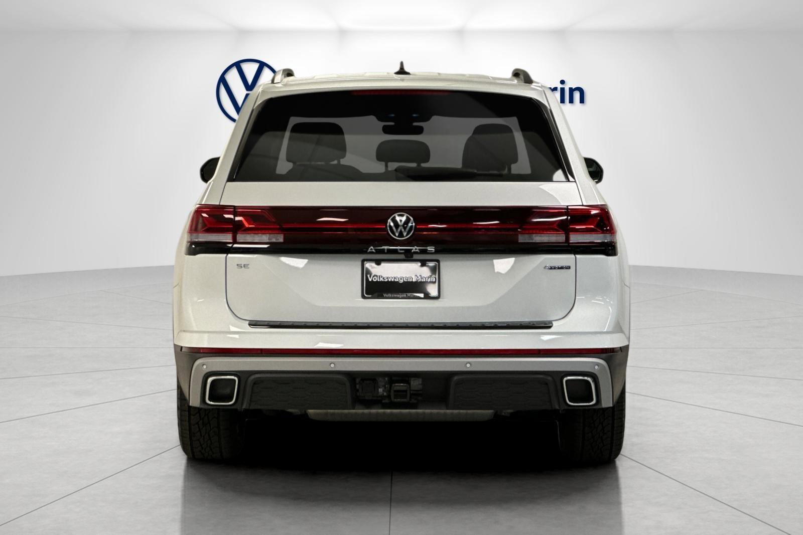 New 2025 Volkswagen Atlas Peak Edition SE image 4