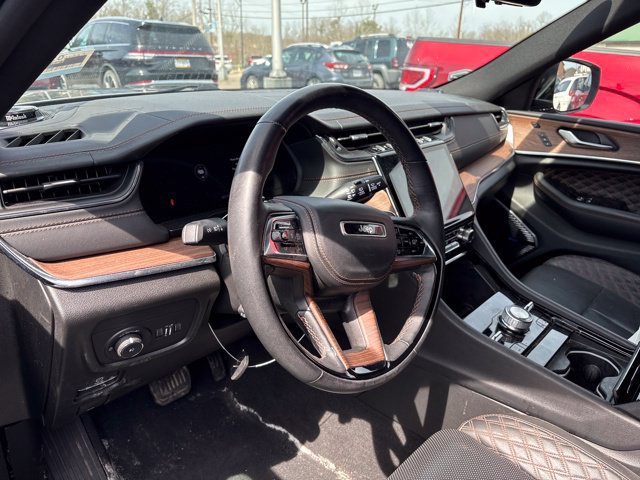 Used 2023 Jeep Grand Cherokee Summit w/ Advanced Protech Group IV AWD/4WD image 8