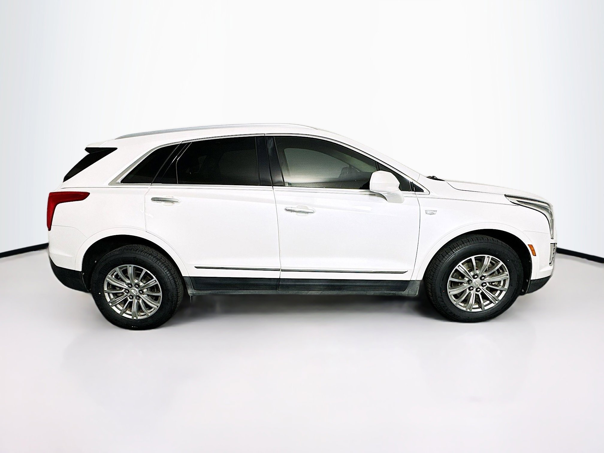 Used 2018 Cadillac XT5 Luxury w/ Driver Awareness Package FWD image 10