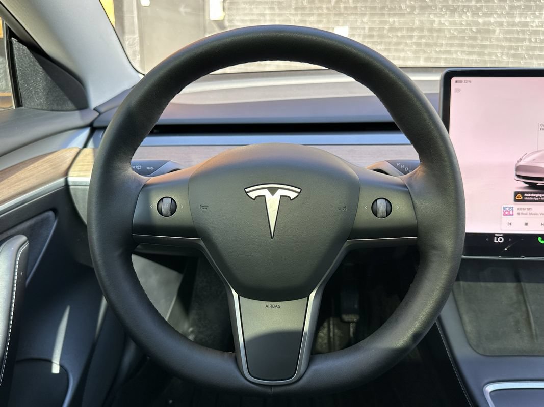Used 2022 Tesla Model 3 Long Range AWD/4WD image 23