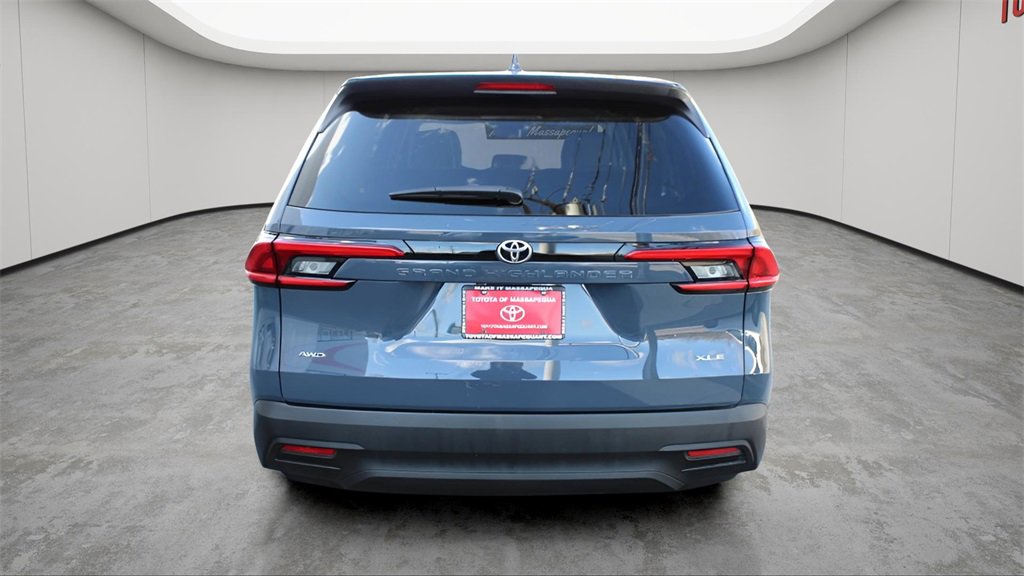 Certified 2024 Toyota Grand Highlander XLE image 4