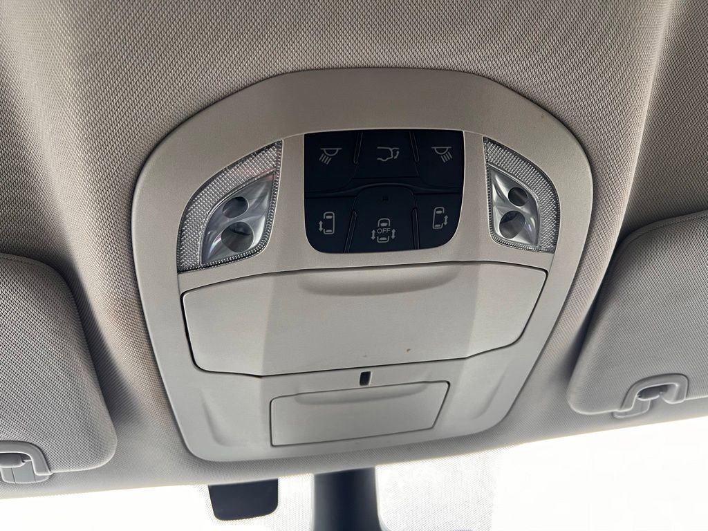 Used 2024 Chrysler Pacifica Touring-L image 33