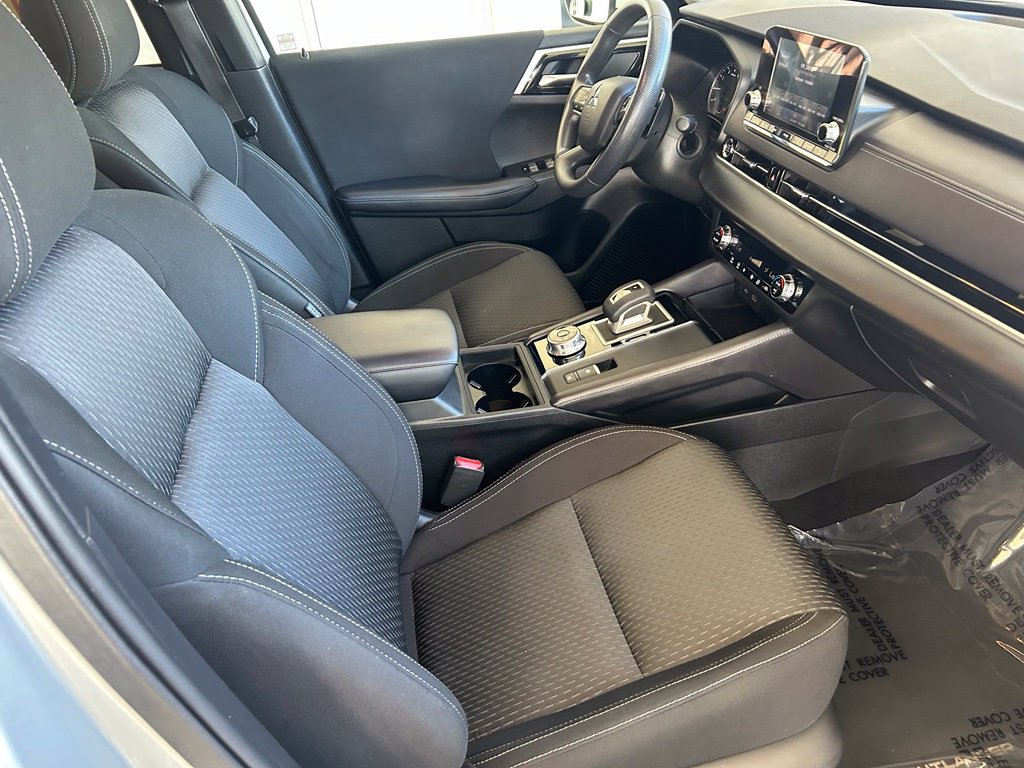 Used 2024 Mitsubishi Outlander ES FWD image 21
