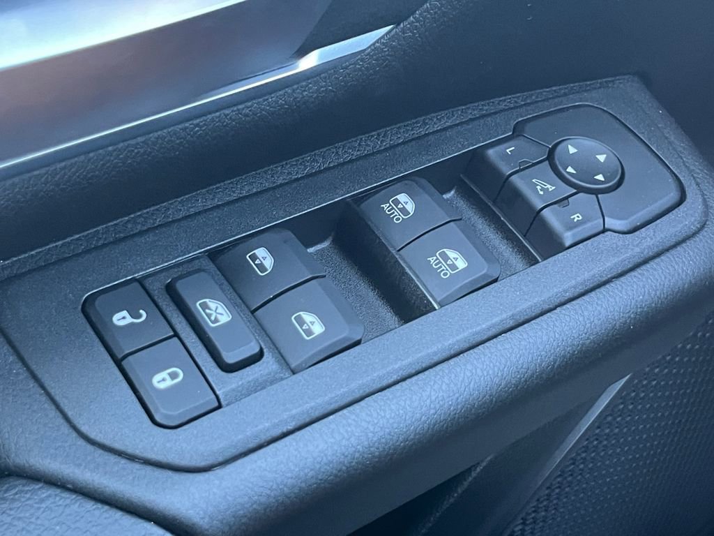 New 2026 RAM 1500 4x4 Crew Cab image 7