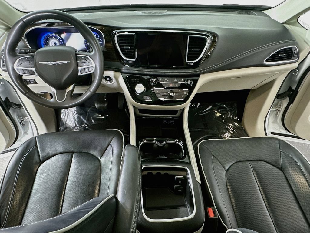 Used 2023 Chrysler Pacifica Limited FWD image 19