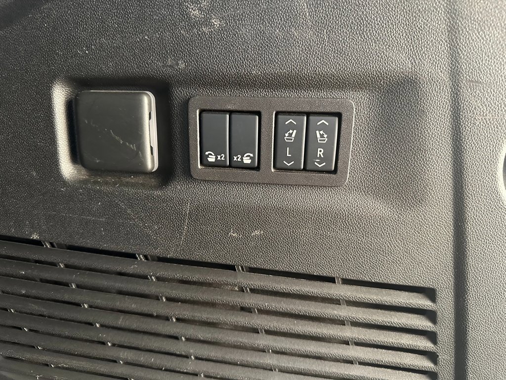 Used 2024 Chevrolet Suburban Premier image 45