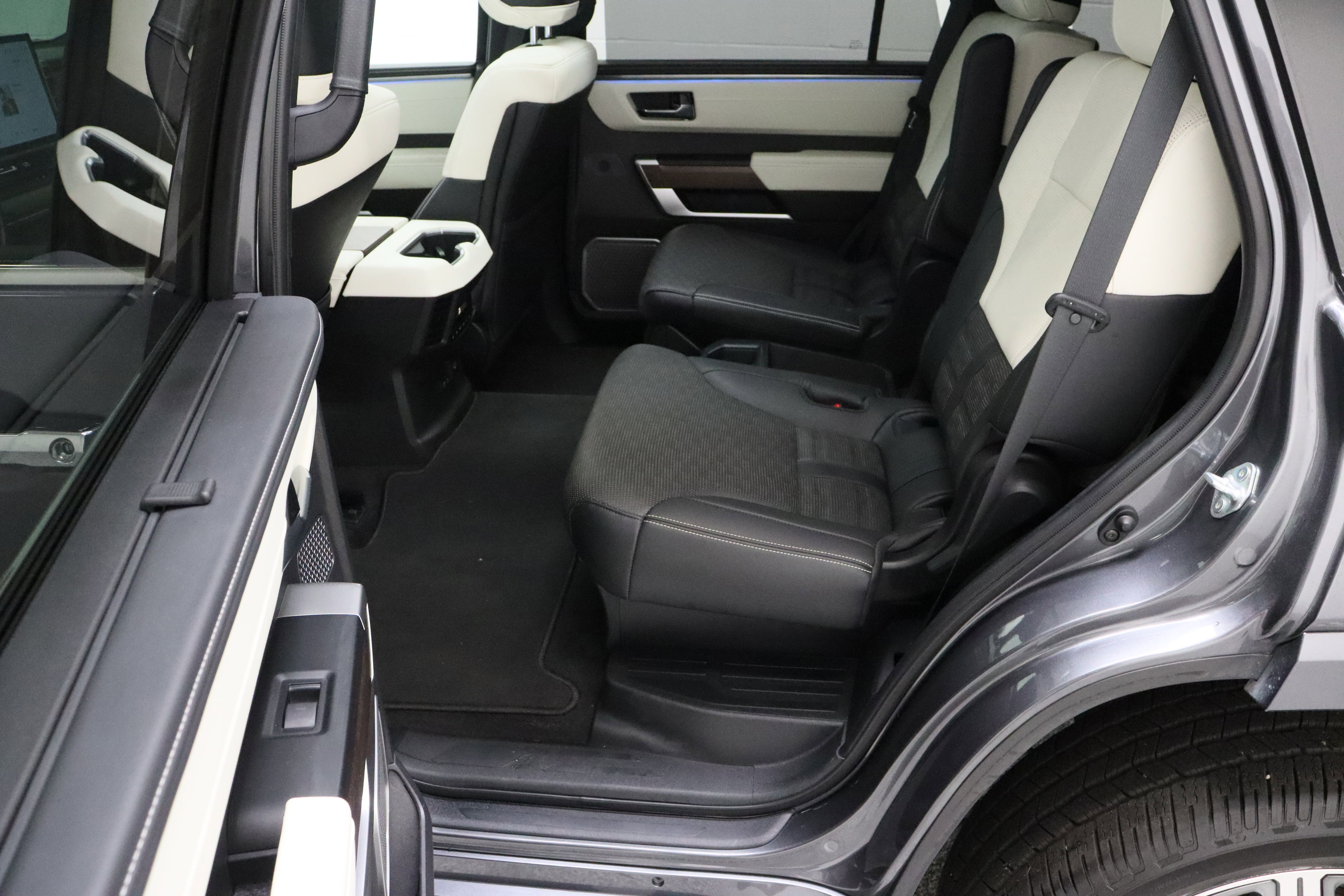 Used 2023 Toyota Sequoia Capstone image 33