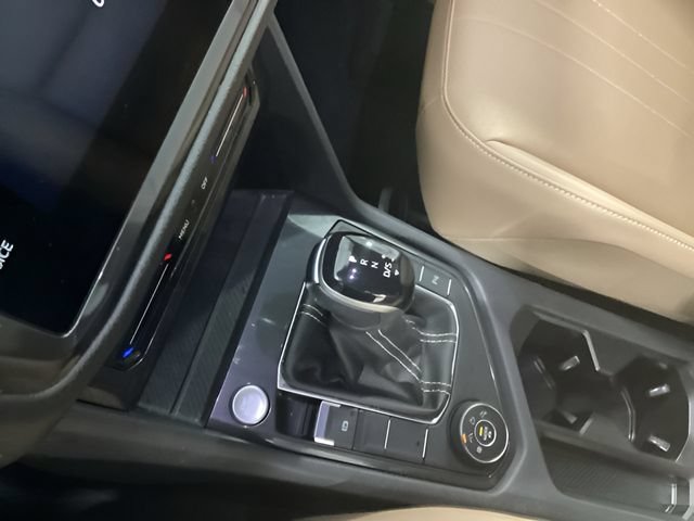 Certified 2024 Volkswagen Tiguan SE R-Line AWD/4WD image 19