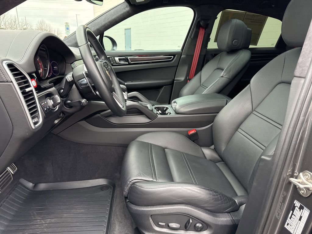 Used 2023 Porsche Cayenne GTS image 36