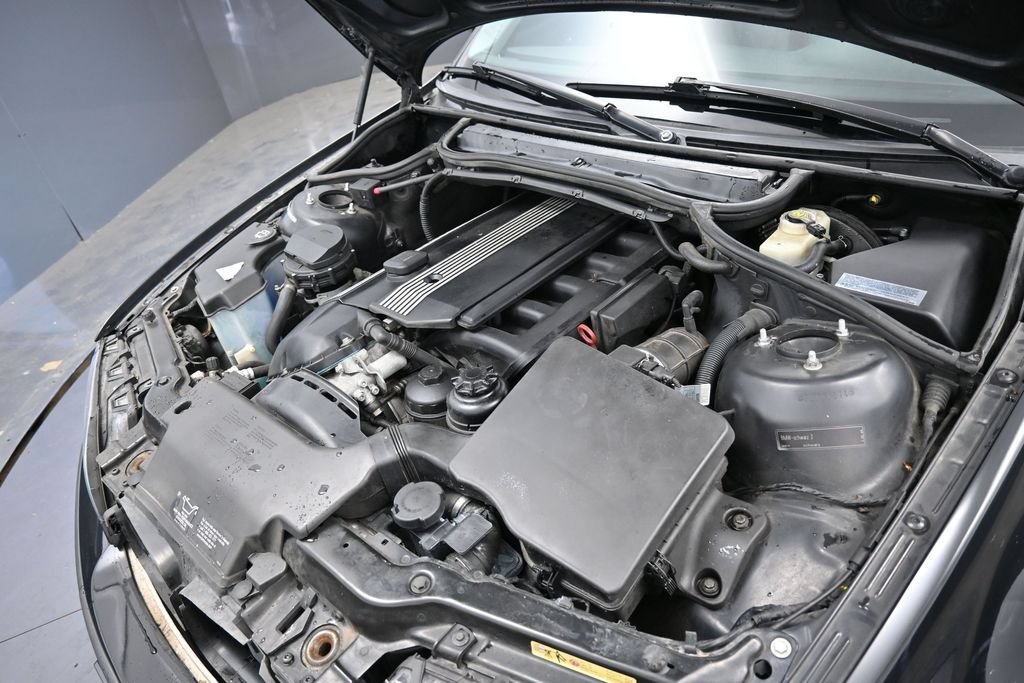 Used 2002 BMW 325i Sedan RWD image 11
