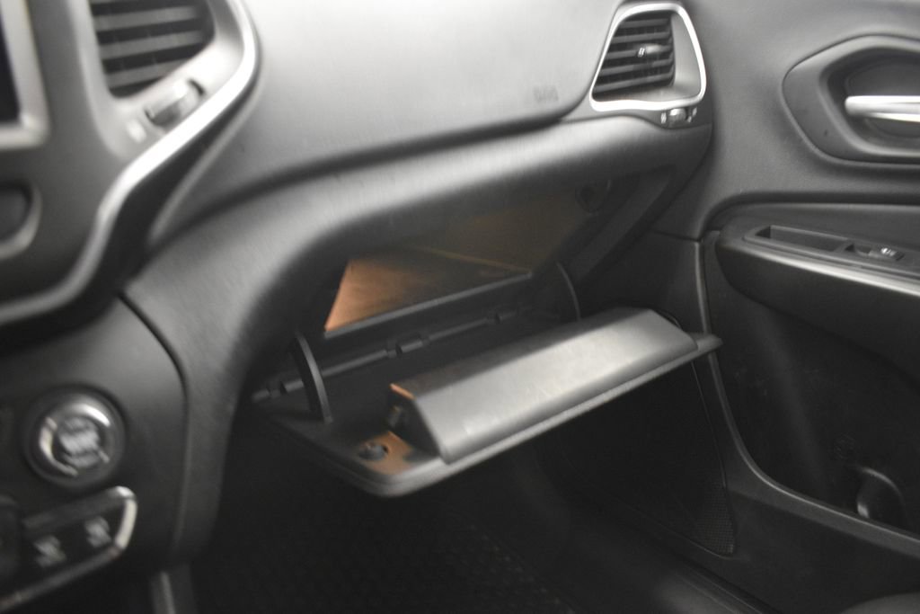 Used 2019 Jeep Cherokee Trailhawk w/ Cold Weather Group image 42