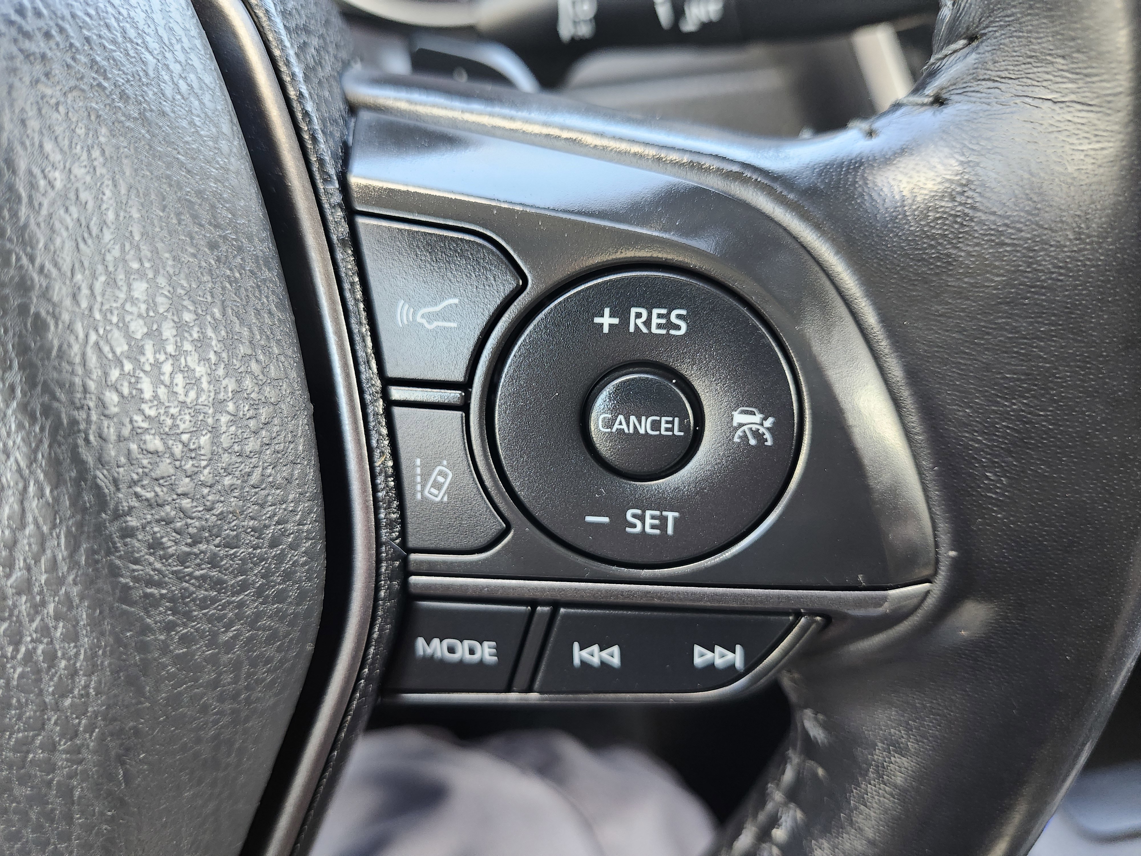 Used 2022 Toyota Camry SE FWD image 30