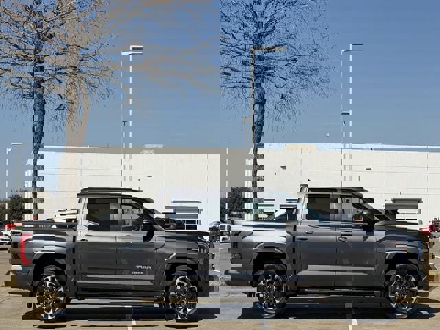 Used 2025 Toyota Tundra Limited image 3