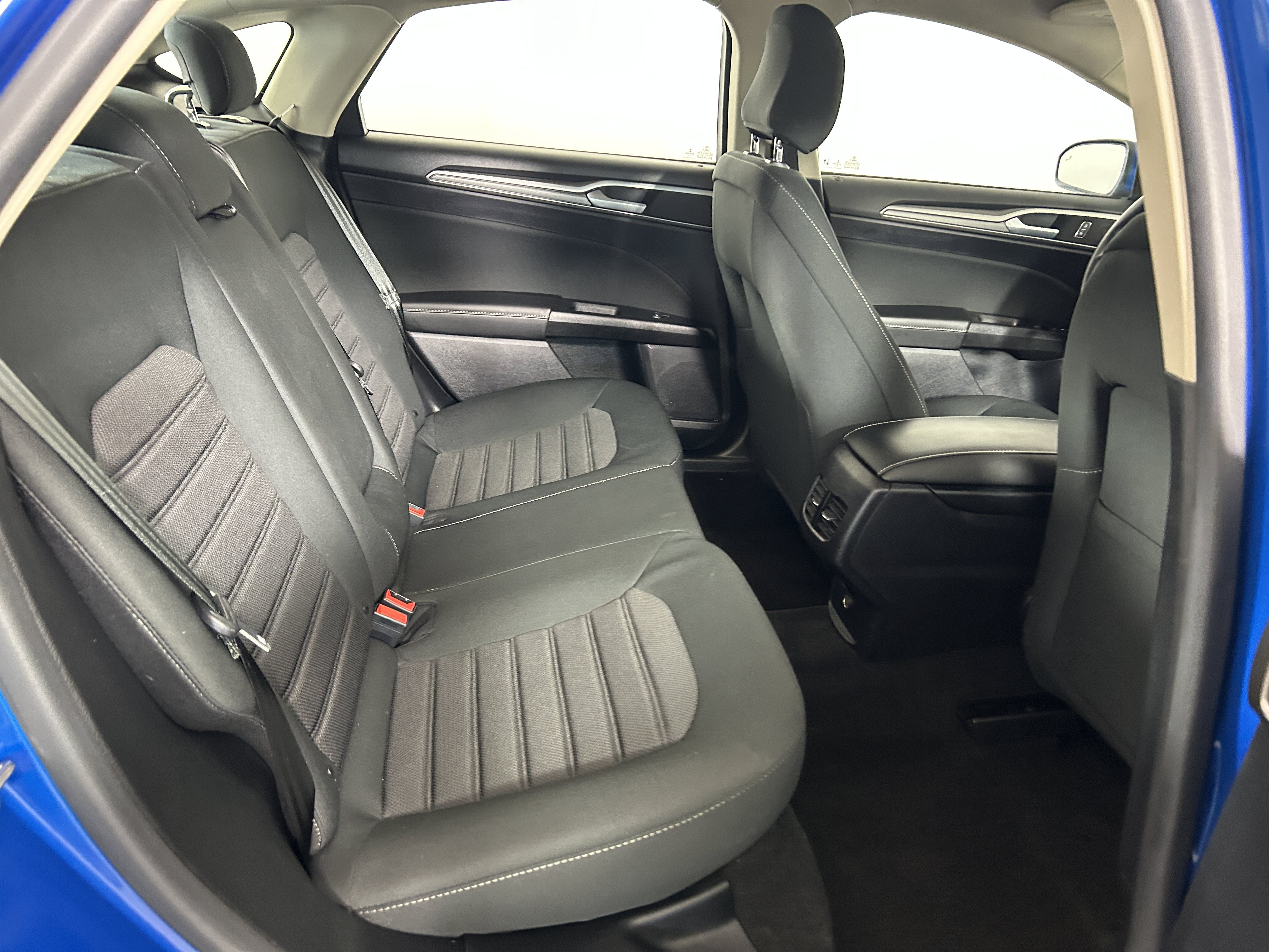 Used 2020 Ford Fusion SE FWD image 26