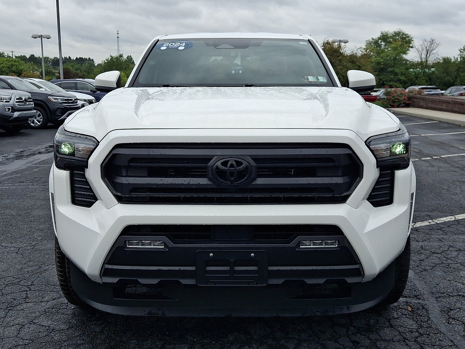 Used 2024 Toyota Tacoma SR5 AWD/4WD image 2