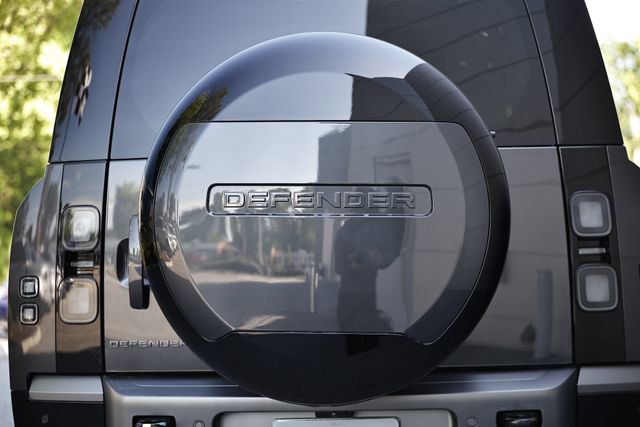 New 2026 Land Rover Defender 130 V8 AWD/4WD image 9
