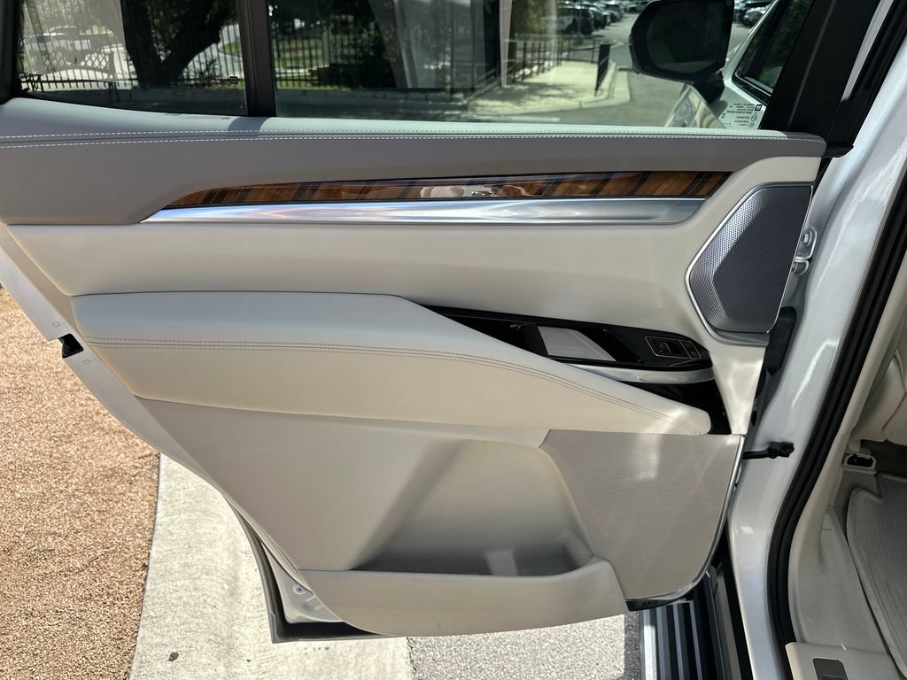 Certified 2025 Cadillac Escalade Sport Platinum w/ LPO, ONYX Package RWD image 34