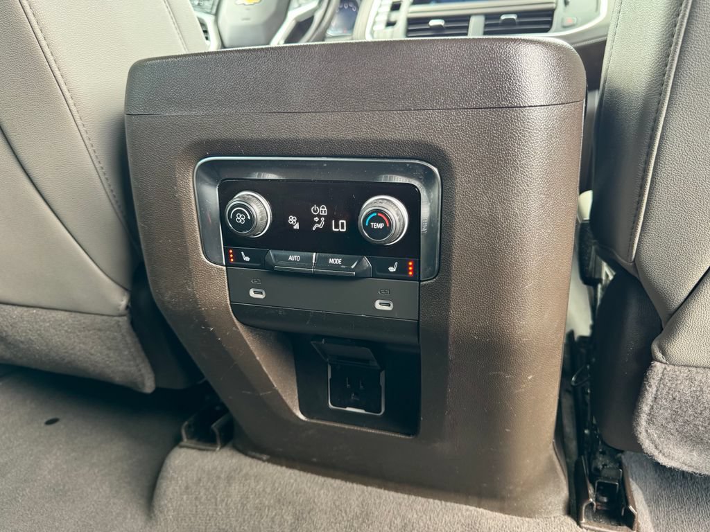 Used 2022 Chevrolet Suburban LT w/ Luxury Package AWD/4WD image 15