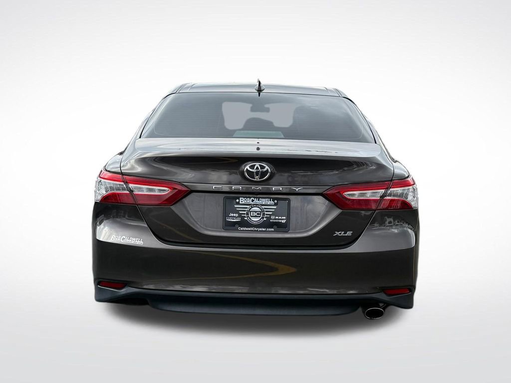 Used 2020 Toyota Camry XLE FWD image 11