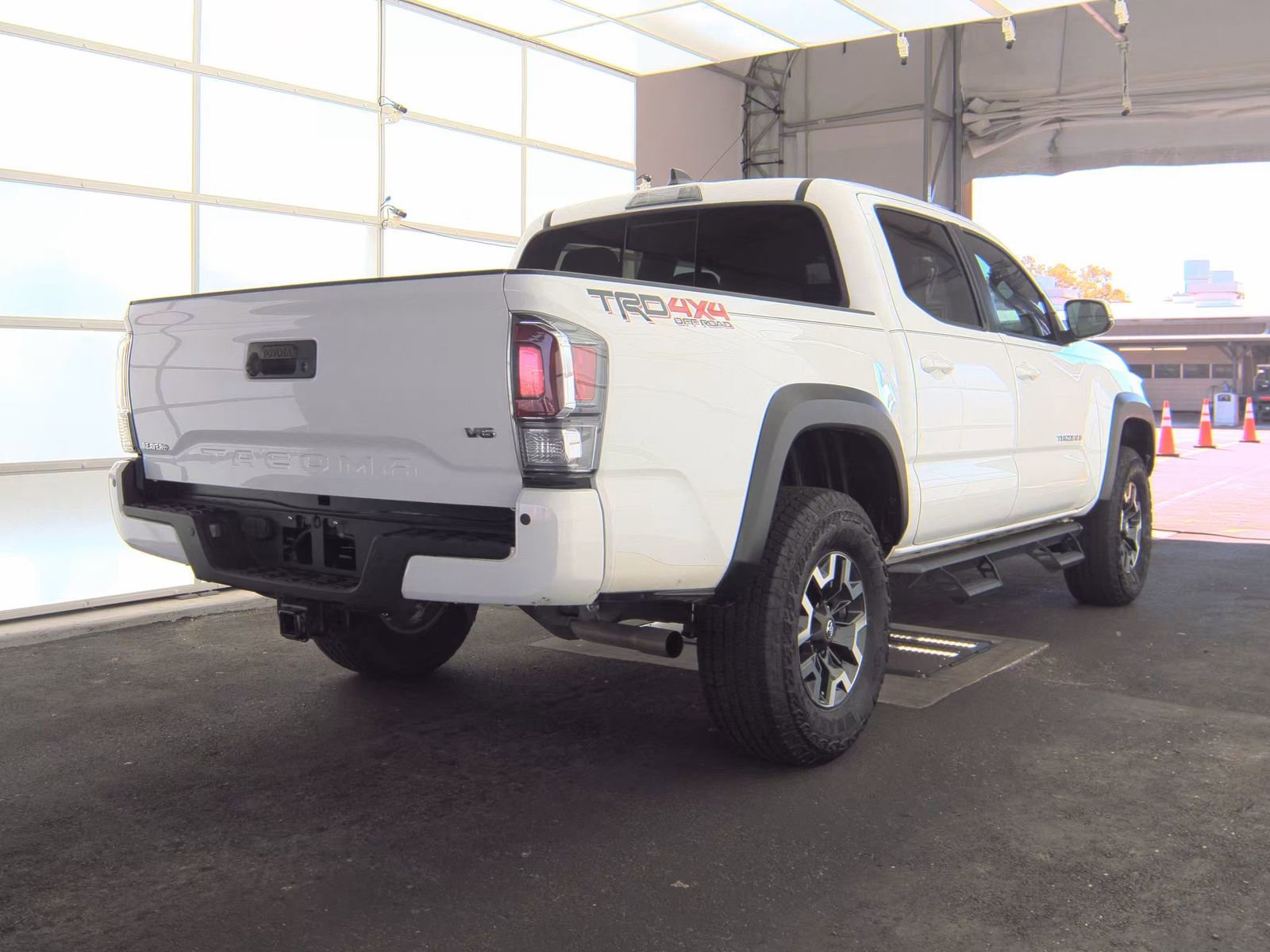 Used 2023 Toyota Tacoma TRD Off-Road w/ TRD Premium Off Road Package image 6