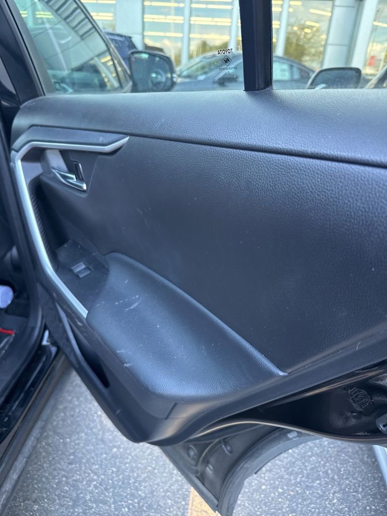 Used 2022 Toyota RAV4 XLE Premium FWD image 8