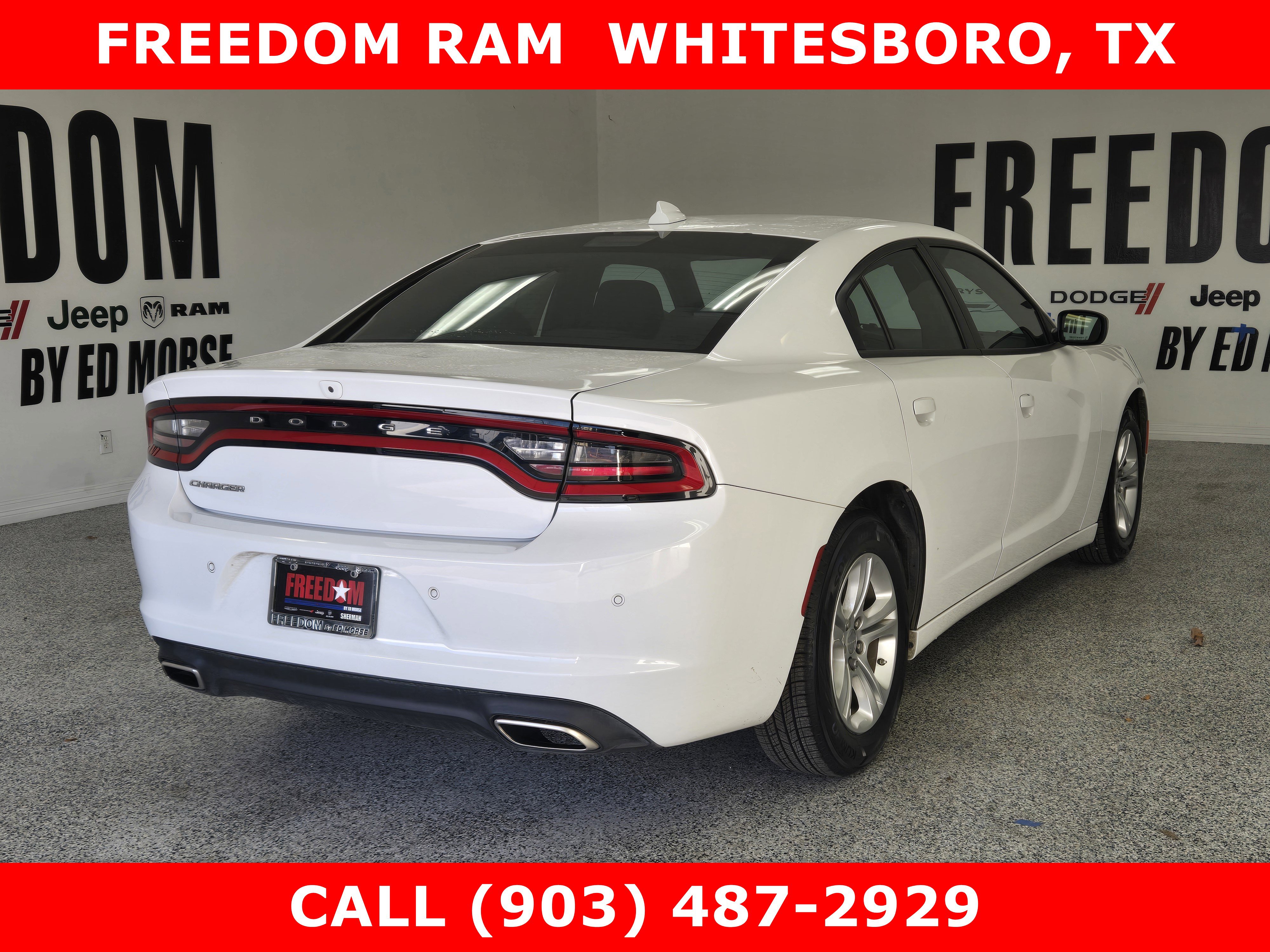 Used 2023 Dodge Charger SXT image 3