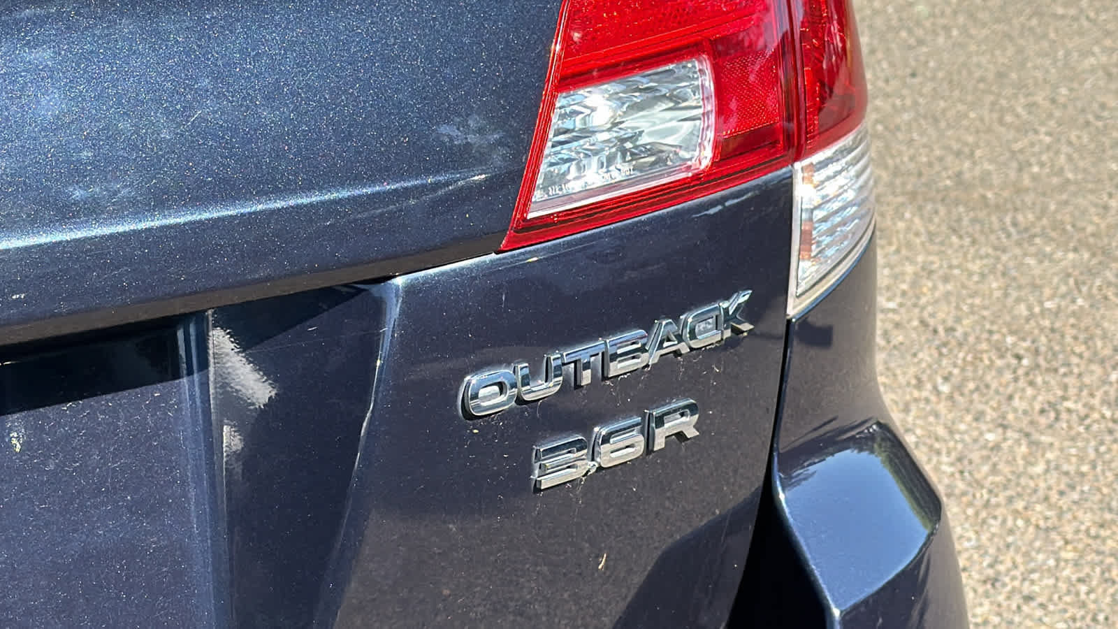 Used 2012 Subaru Outback 3.6R Limited w/ Moonroof Pkg AWD/4WD image 19