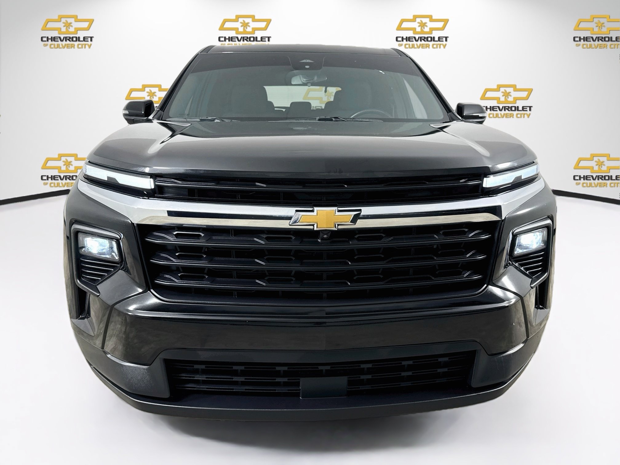 Used 2024 Chevrolet Traverse LS FWD image 2