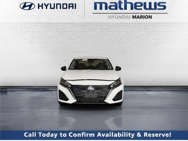 Used 2025 Nissan Altima 2.5 SV FWD image 2