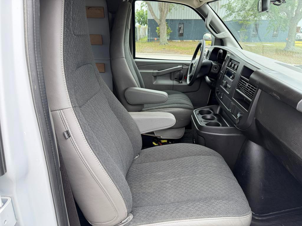 Used 2025 Chevrolet Express 2500 w/ Driver Convenience Package image 9
