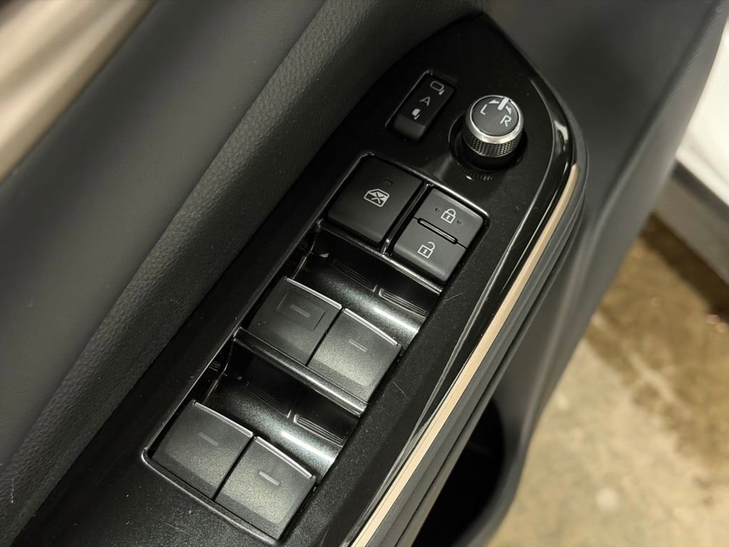 Used 2025 Toyota Crown Signia XLE image 32