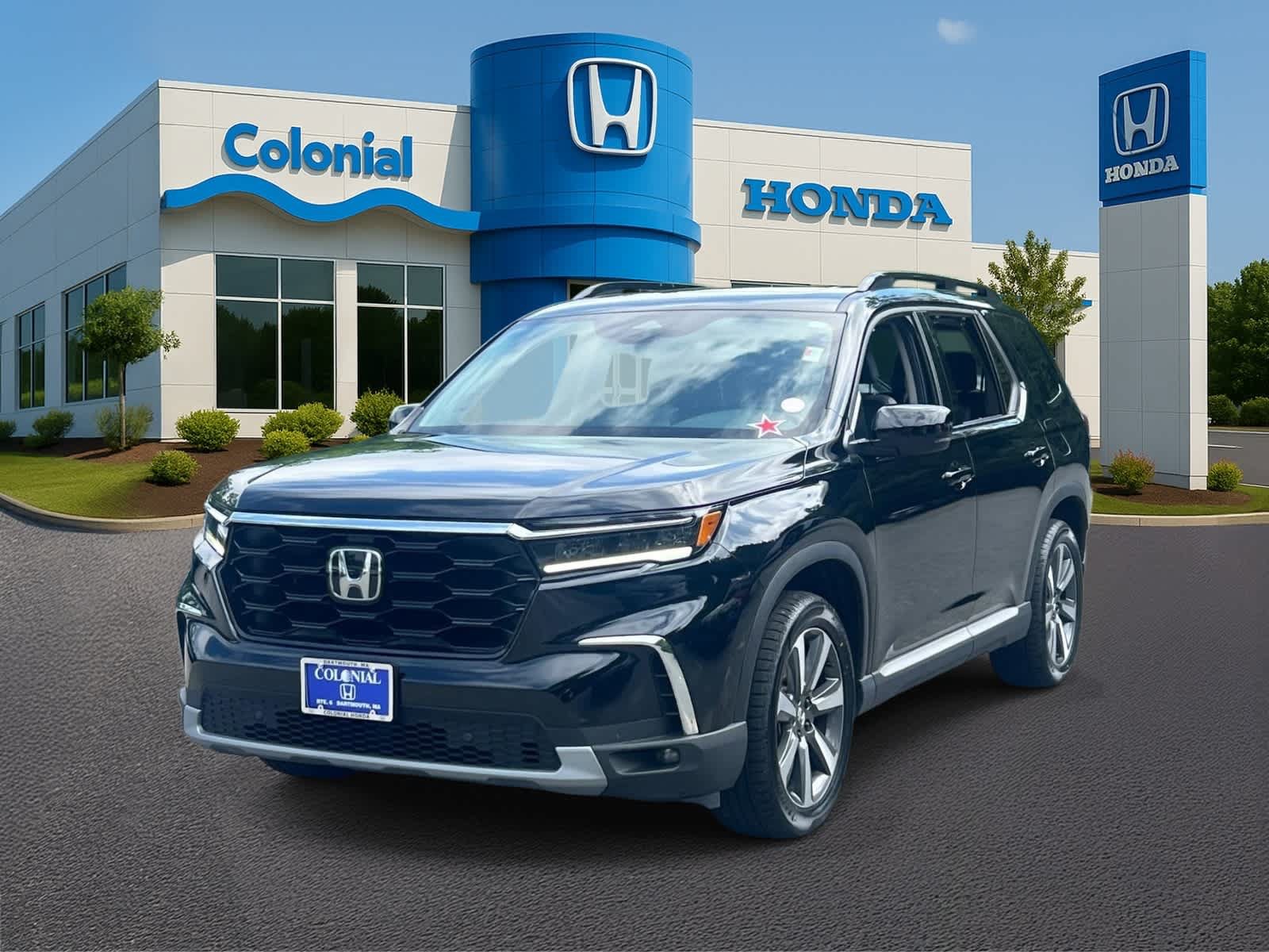 Used 2024 Honda Pilot Touring image 2