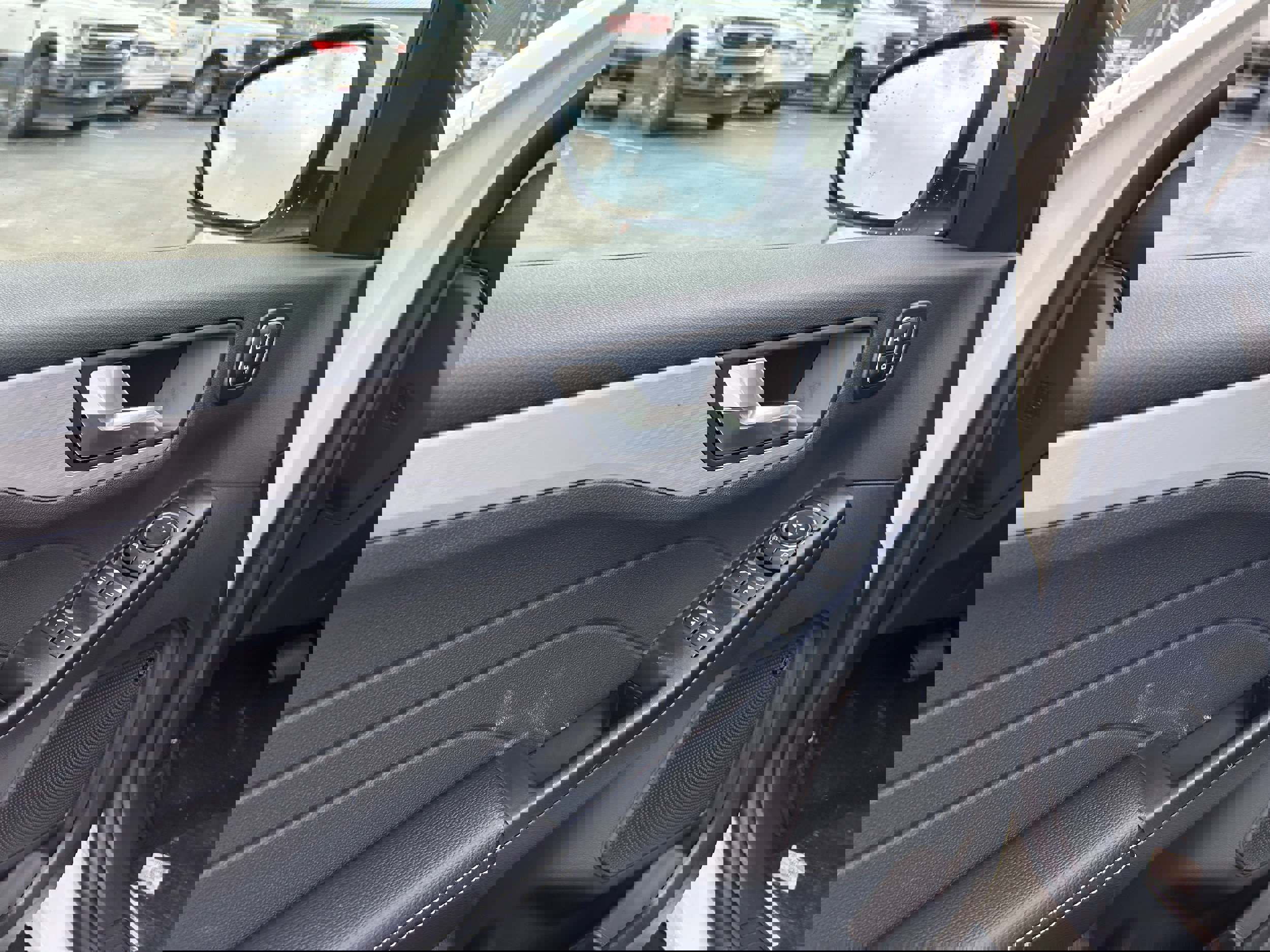 New 2025 Ford Escape SE w/ PHEV Premium Package FWD image 43