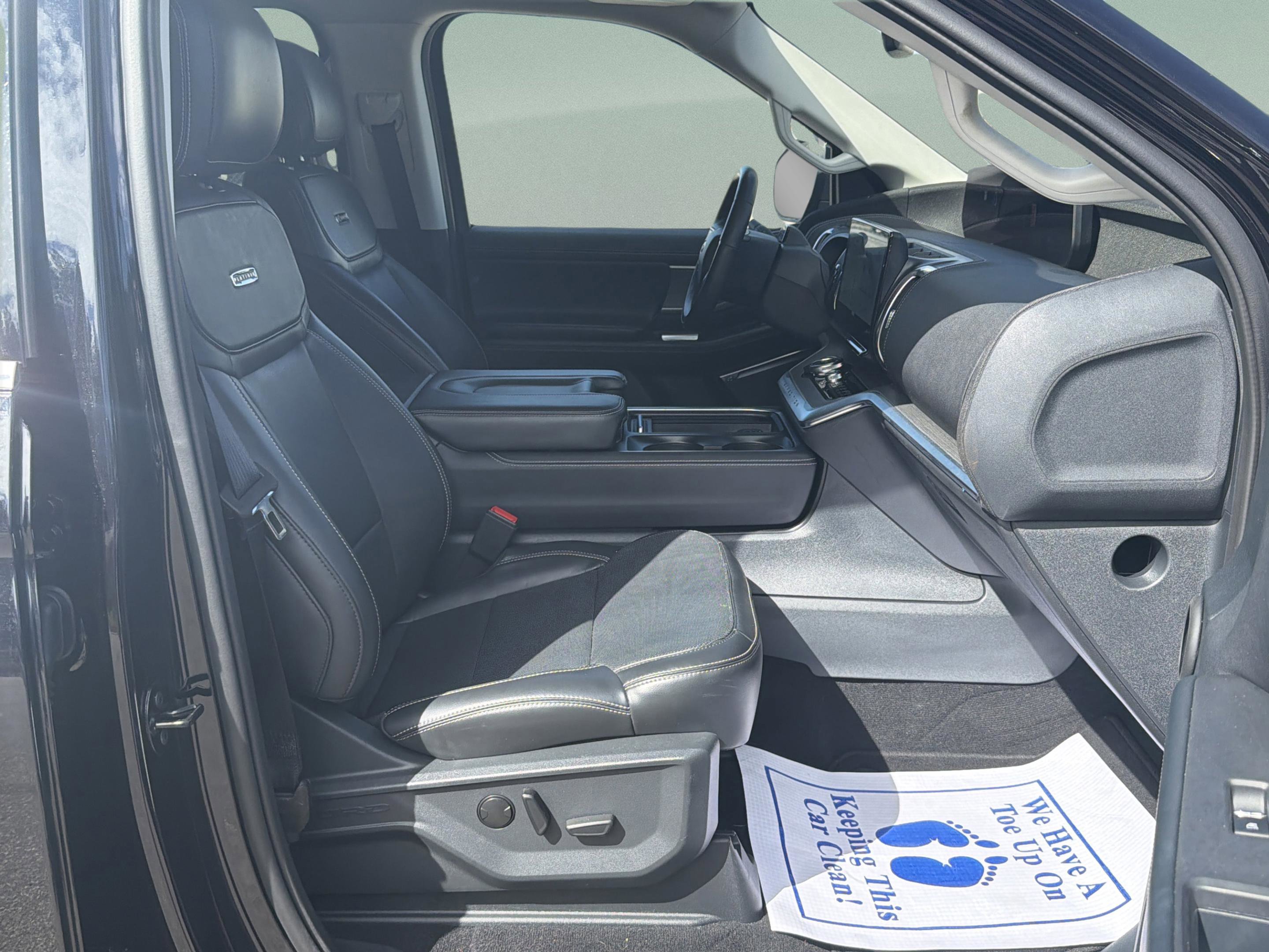 Used 2025 Ford Expedition Platinum image 17