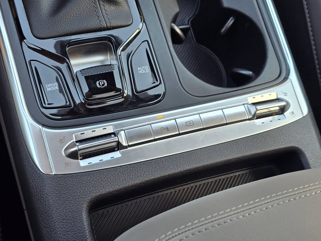 Certified 2025 Kia Carnival SX FWD image 26