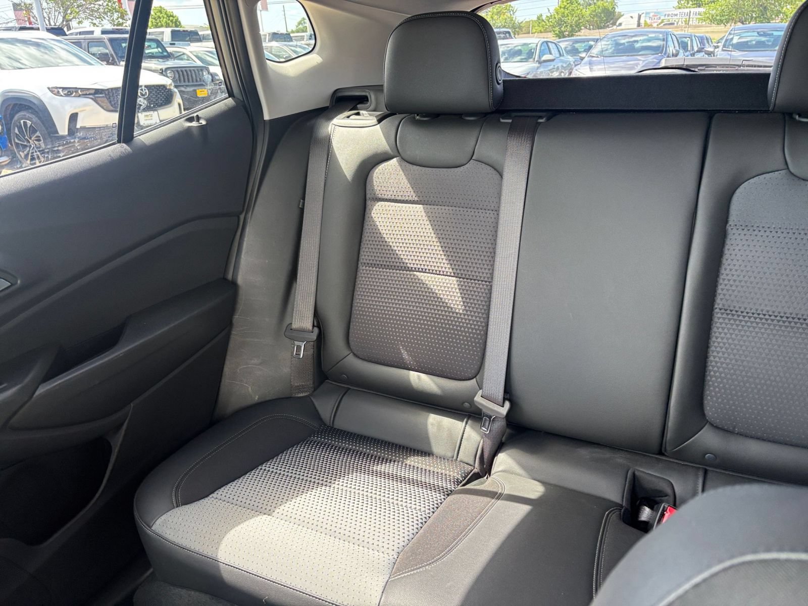 Used 2025 Chevrolet Trax LT FWD image 38