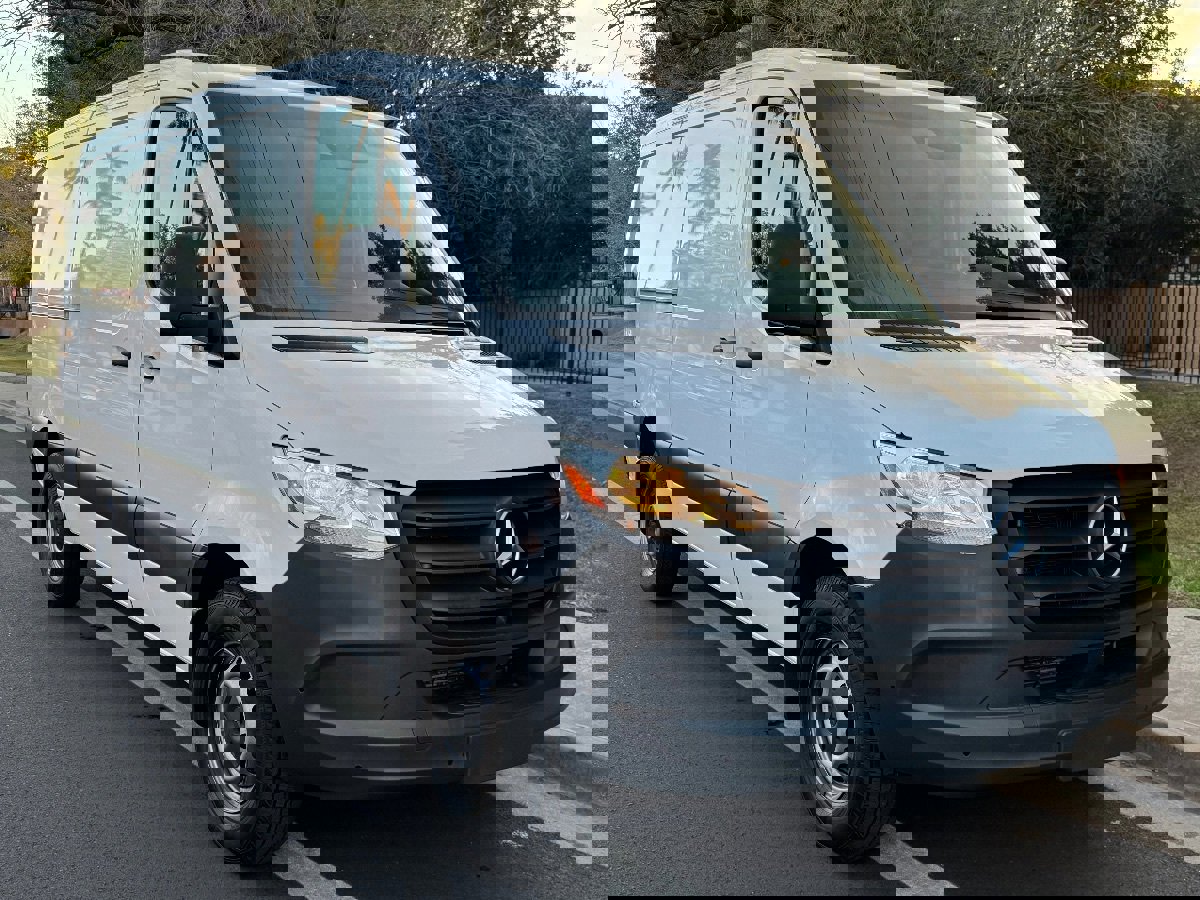 Used 2022 Mercedes-Benz Sprinter 1500 image 2