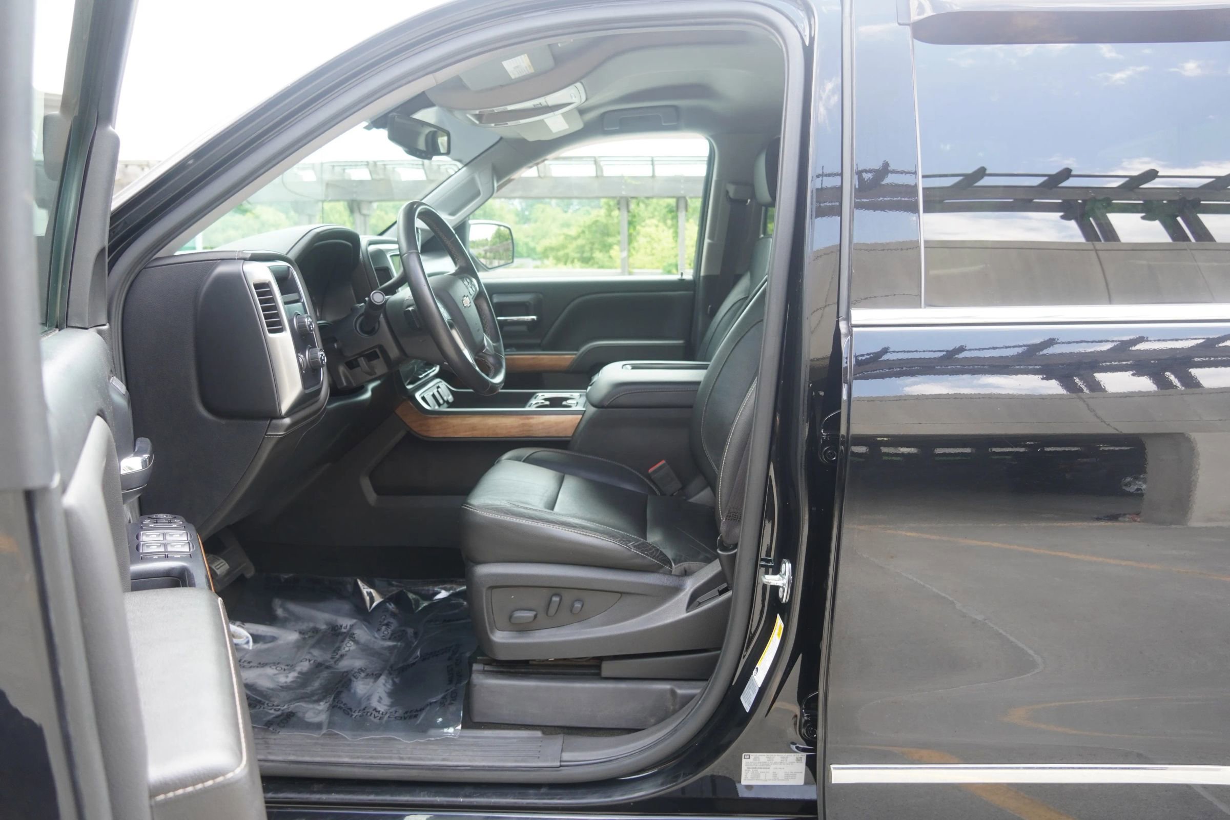 Used 2017 Chevrolet Silverado 1500 LTZ w/ Sport Package AWD/4WD image 39