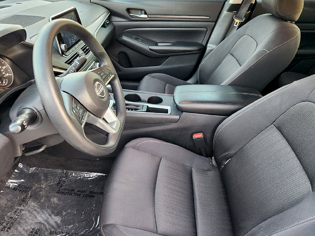 Used 2025 Nissan Altima 2.5 SV FWD image 13